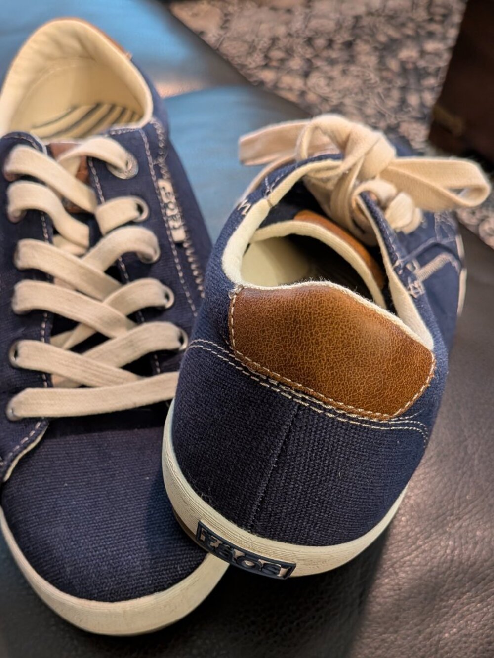 NEW TAOS Women's Star Burst Sneakers Sz 8 NEW